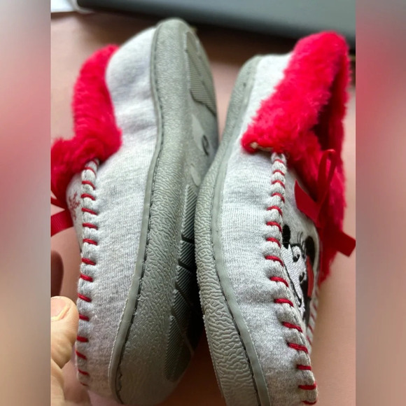 Disney's Christmas Minnie Mouse Women's Moccasin Slippers 5/6 like new - Picture 5 of 8